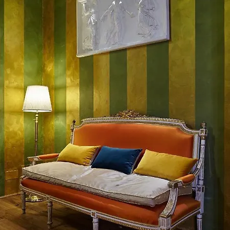Oda ve Kahvaltı Palazzo Di Alcina - Residenza D'Epoca - Luxury Rooms - 5*