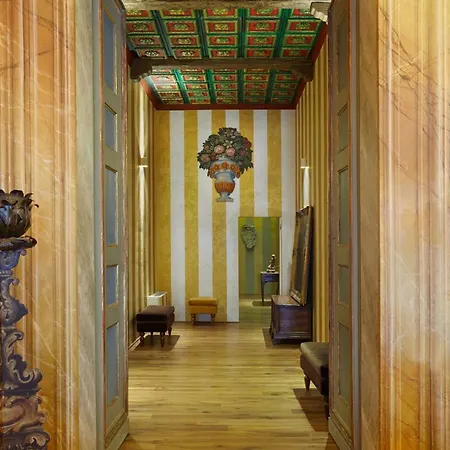 Bed & Breakfast Palazzo Di Alcina - Residenza D'epoca - Luxury- 5*